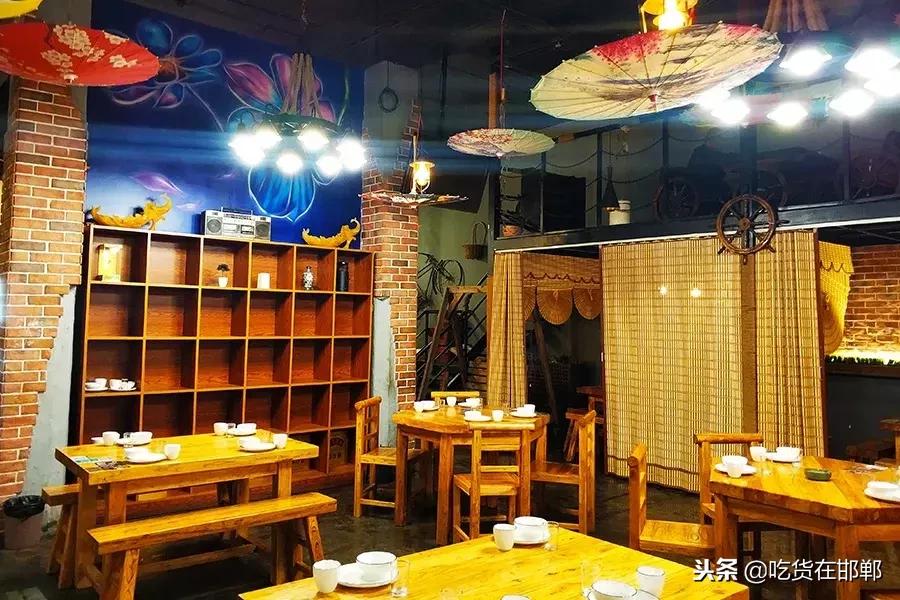 工业风和现代风设计餐饮,工业风和复古融合的餐厅