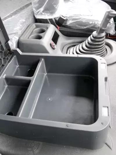 解放j6p最新款2.0有哪些安全配置,解放j6p420牵引车自重多少