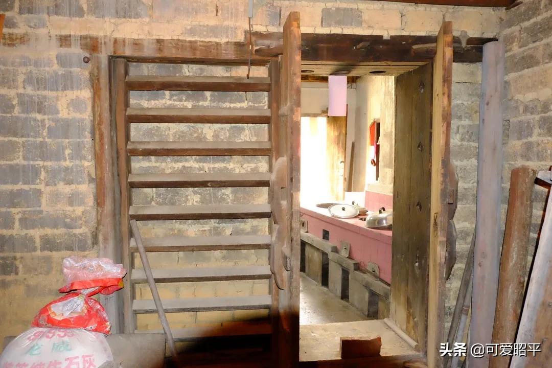 贺州昭平长寿之乡,昭平县百年炮楼图片