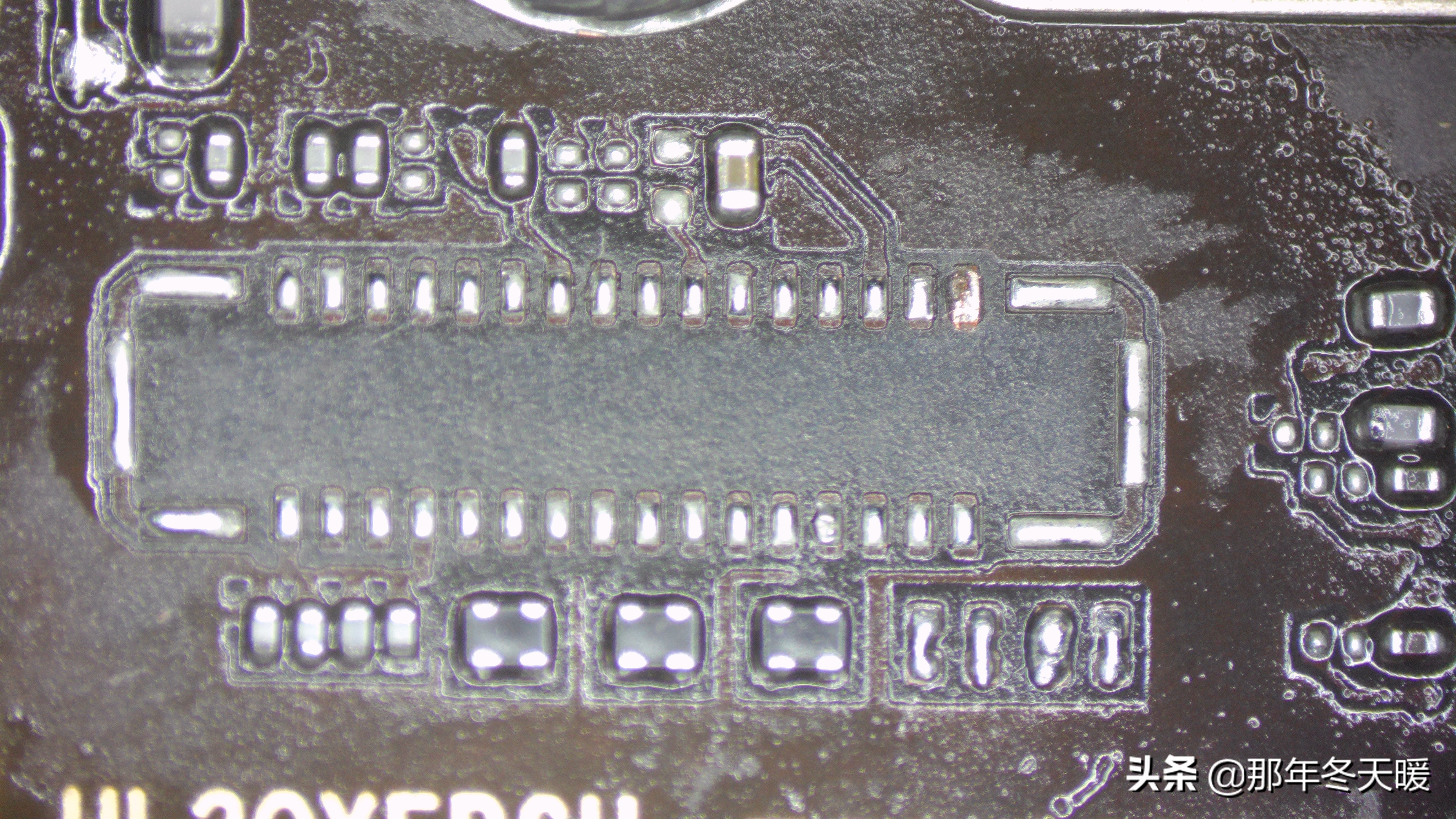 荣耀x30进水开机花屏,荣耀v30进水好拆吗