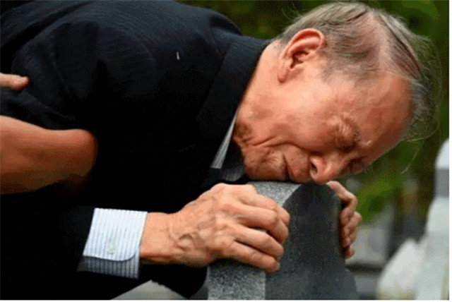 清明节悼念抗疫英雄的诗朗诵视频,描写今天清明节抗疫英灵的诗句