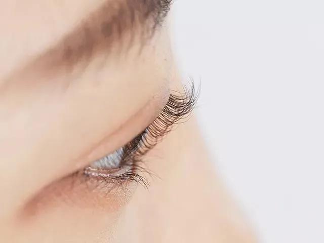 怎样挑选合适的睫毛夹,睫毛夹应该怎样可以把睫毛翘起来