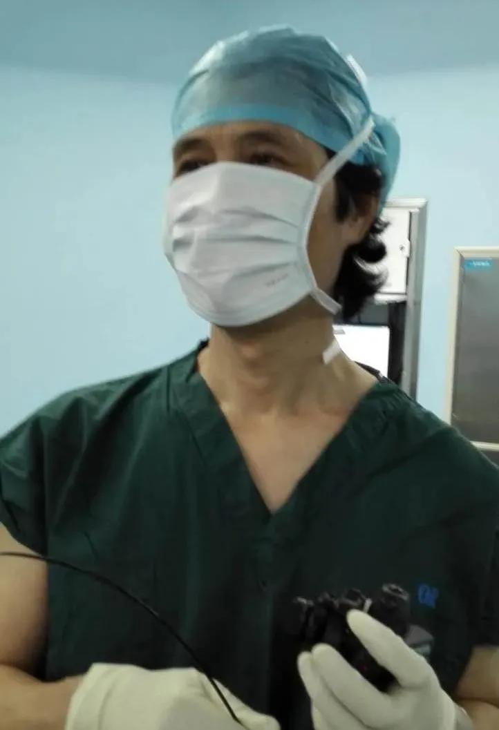 便血不止，大娘当“痔疮”越治越严重！肠镜王子“内镜绝技”巧除肠内巨大肿瘤