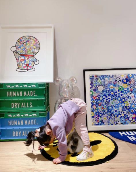 陈赫晒女儿新照对张子萱温情浪漫,陈赫和小朋友的照片