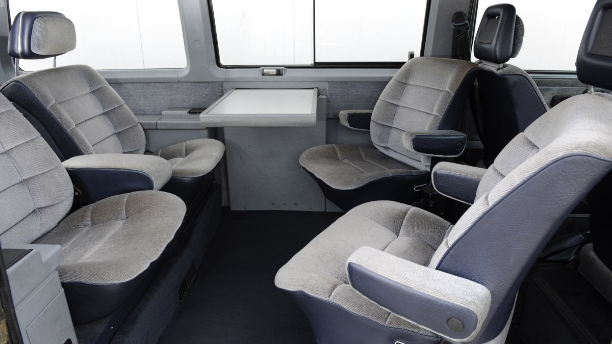 保时捷对比五菱神车,保时捷面包车有哪几款