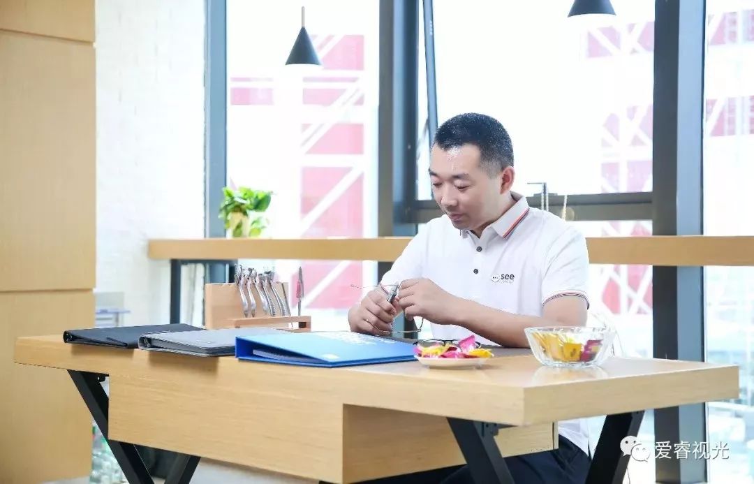 288切边太阳镜免费送,300元镜框免费送镜片5折