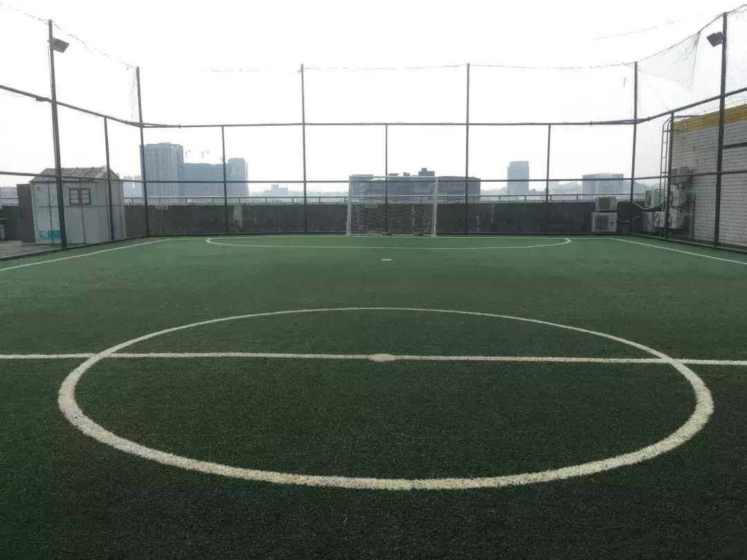 每当夜幕降临就会出现一群英雄,每当夜幕降临走到负一楼