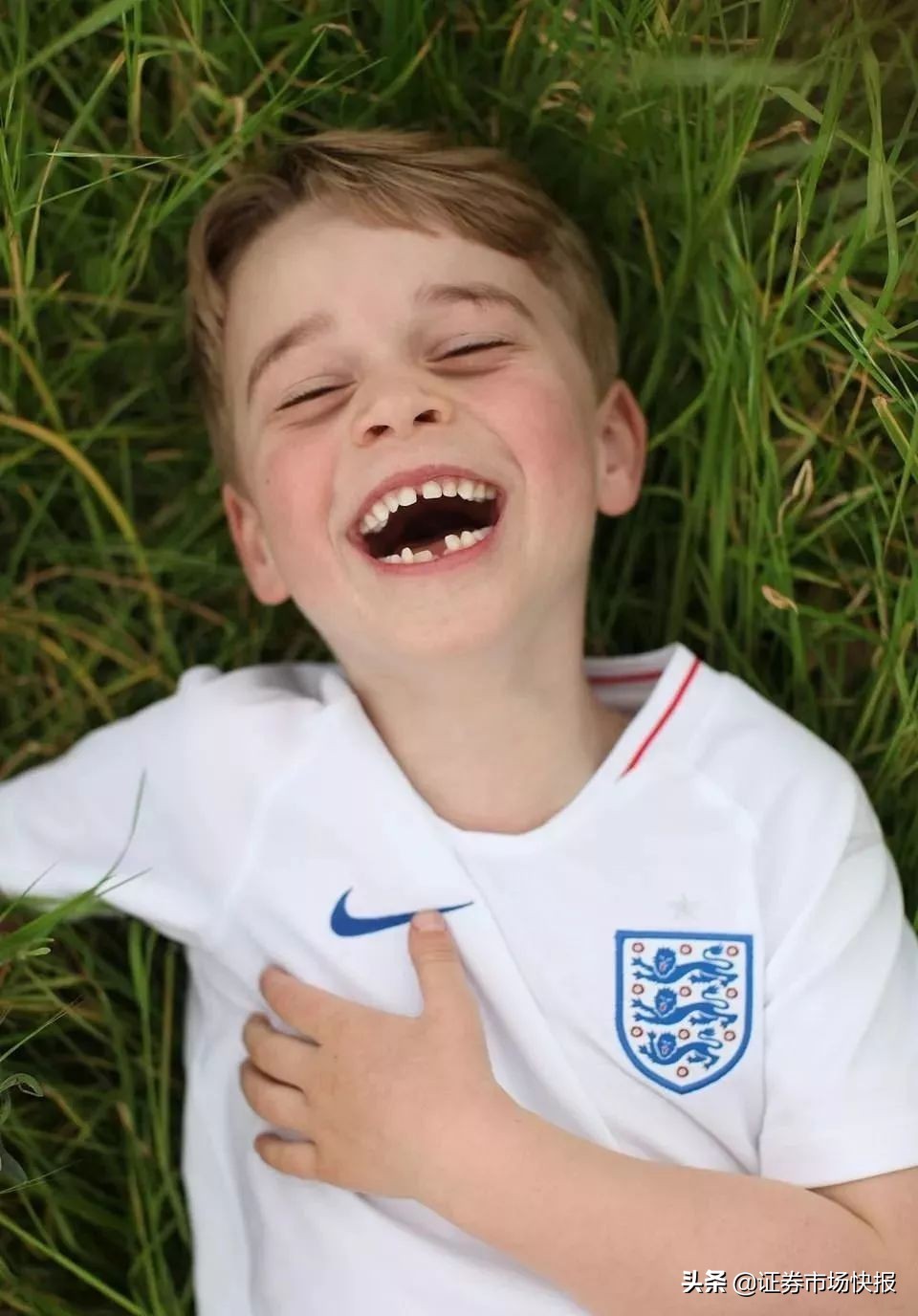 英国乔治小王子和女王,英国乔治小王子为什么不是继承人