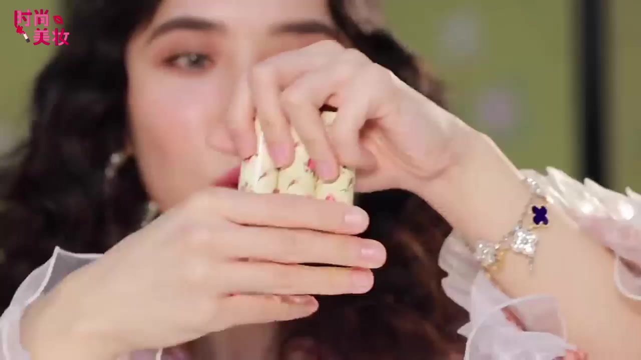 gucci唇膏黑碎花,gucci唇膏透明难闻