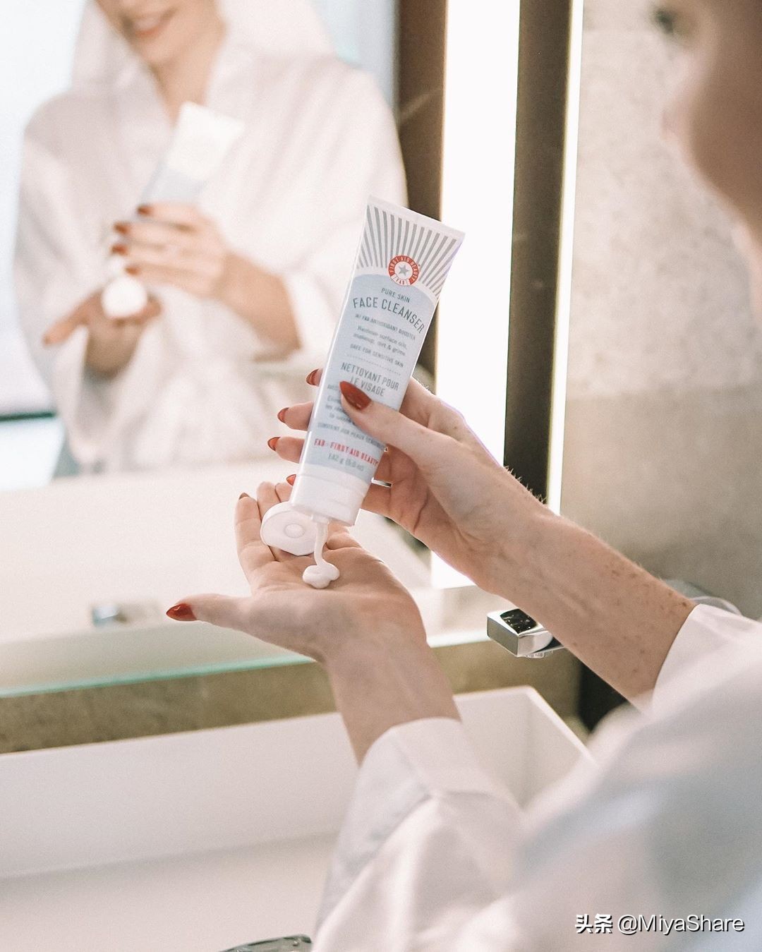 雅诗兰黛混油皮面霜测评,粉霜推荐公认好用第一名雅诗兰黛