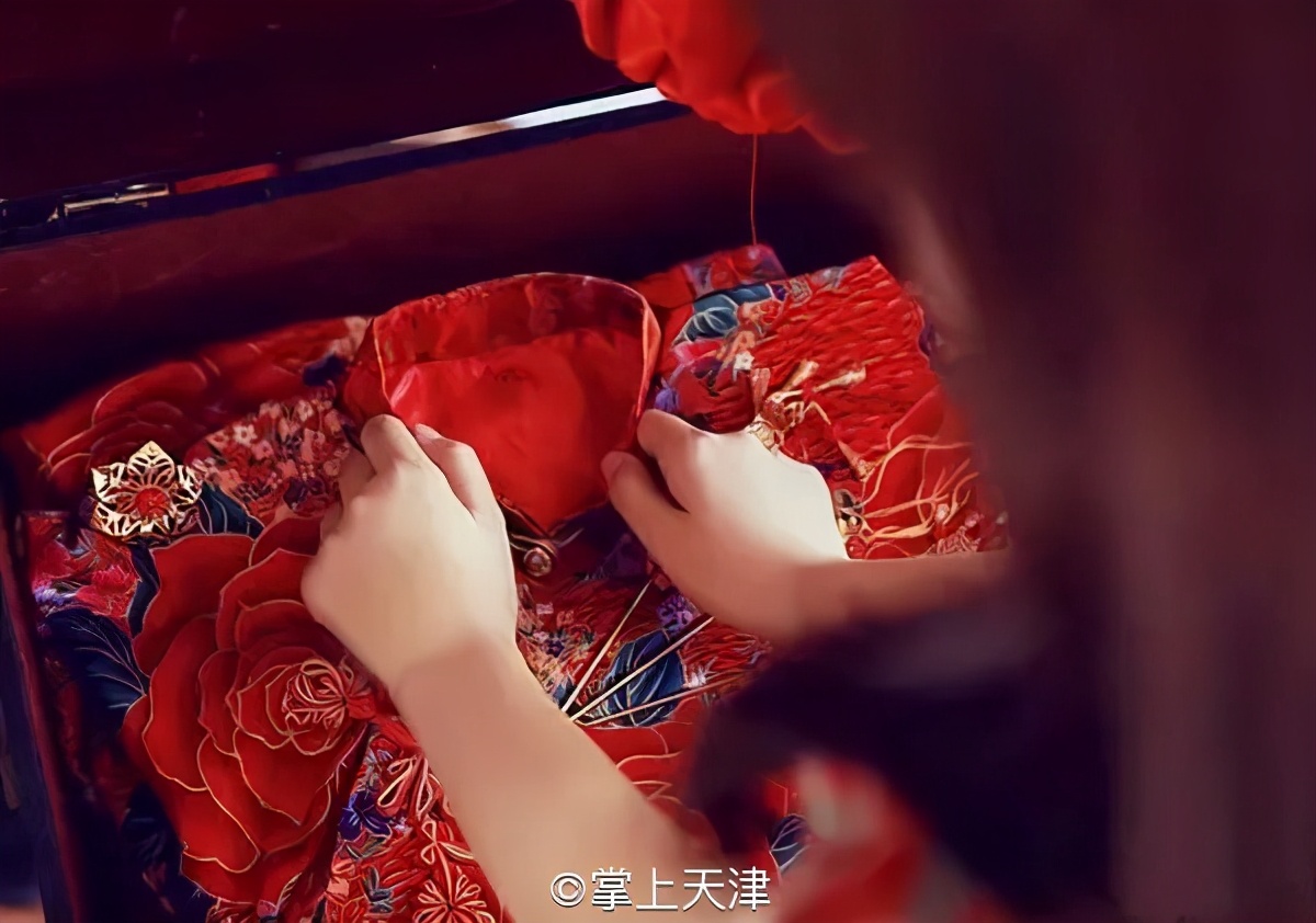 00后的小朋友喜欢90后的姐姐,00后小姑娘爱上80后中年大叔