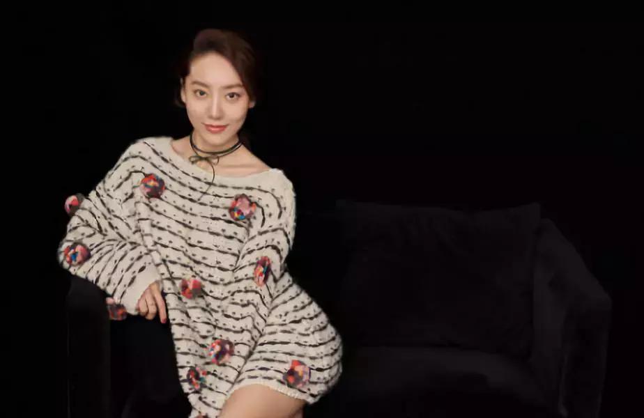 她曾是周星驰电影御用女主角,港片女神周星驰