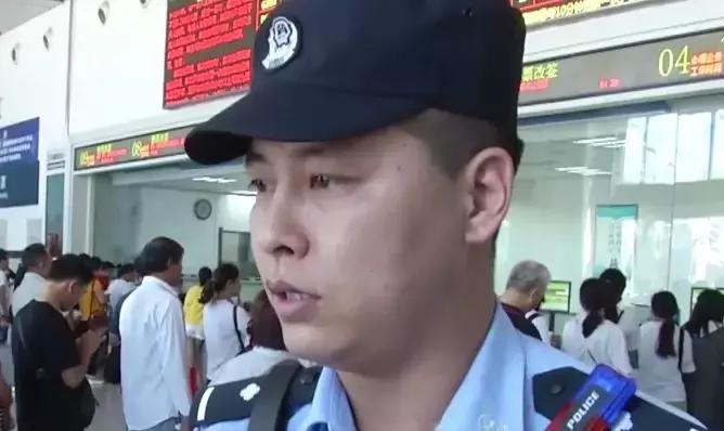 男子火车站顺走手机，转身埋在土里：怕被定位，等风声过了再取