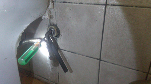 墙上水龙头断了怎么办教你一招,水龙头断墙里了怎么取出