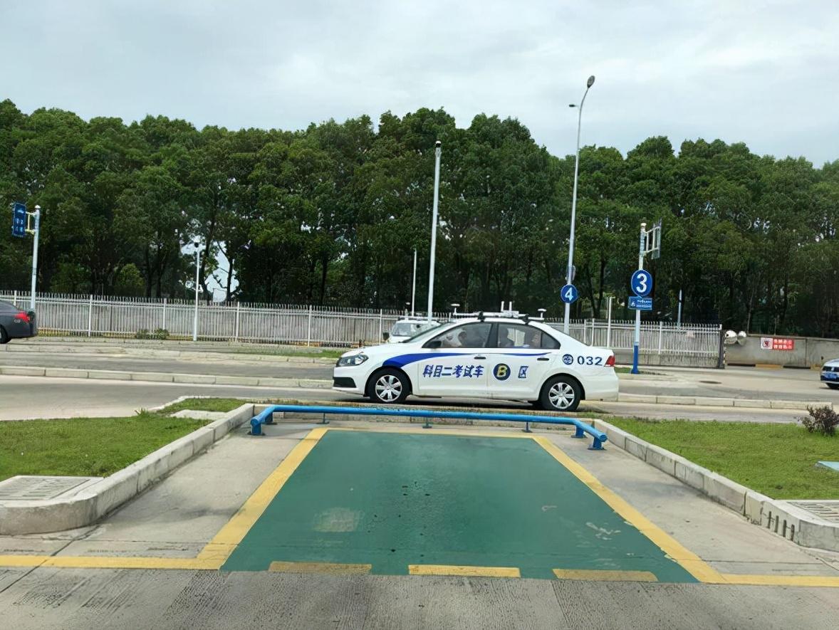 驾照考试挂科几次不能考,驾照挂科补考好过吗