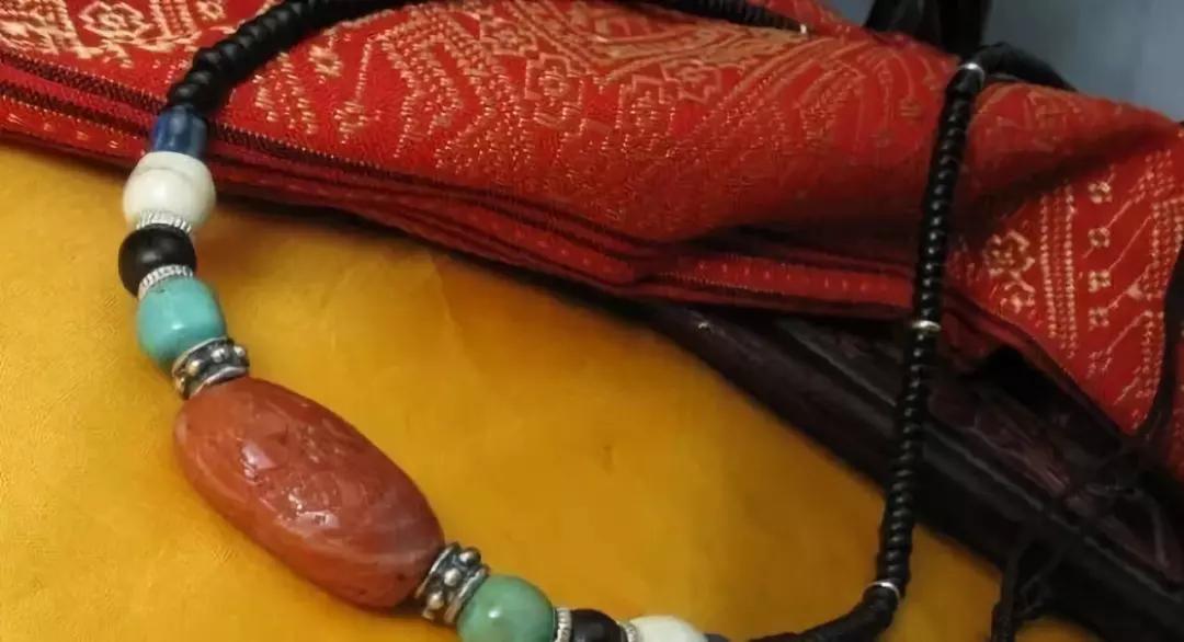 你的手串珠子上,有这玩意儿不?