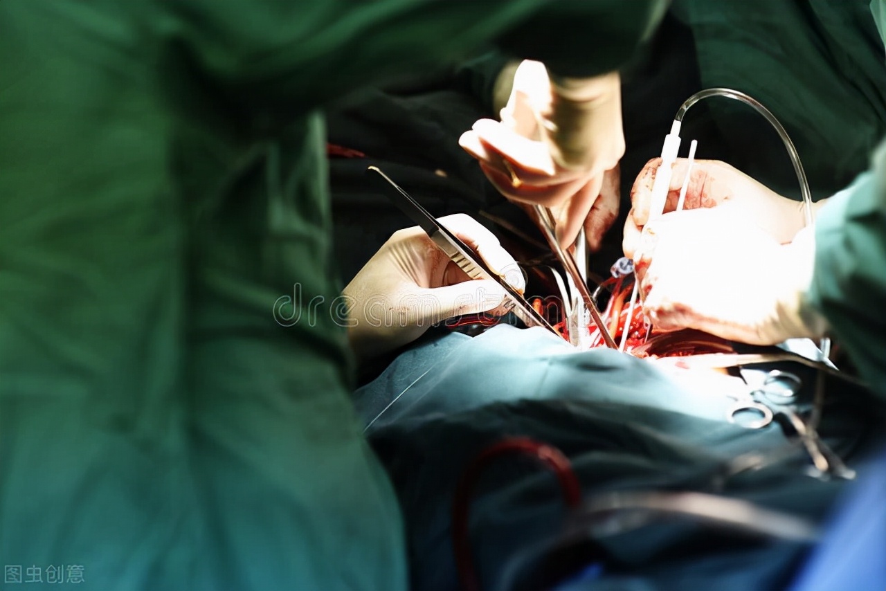 55岁女子受不明原因腹痛20年,50岁女人腹部有点隐痛持续很多天