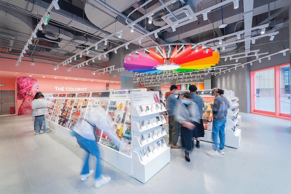 调色师美妆集合店风格定位,调色师美妆店设计