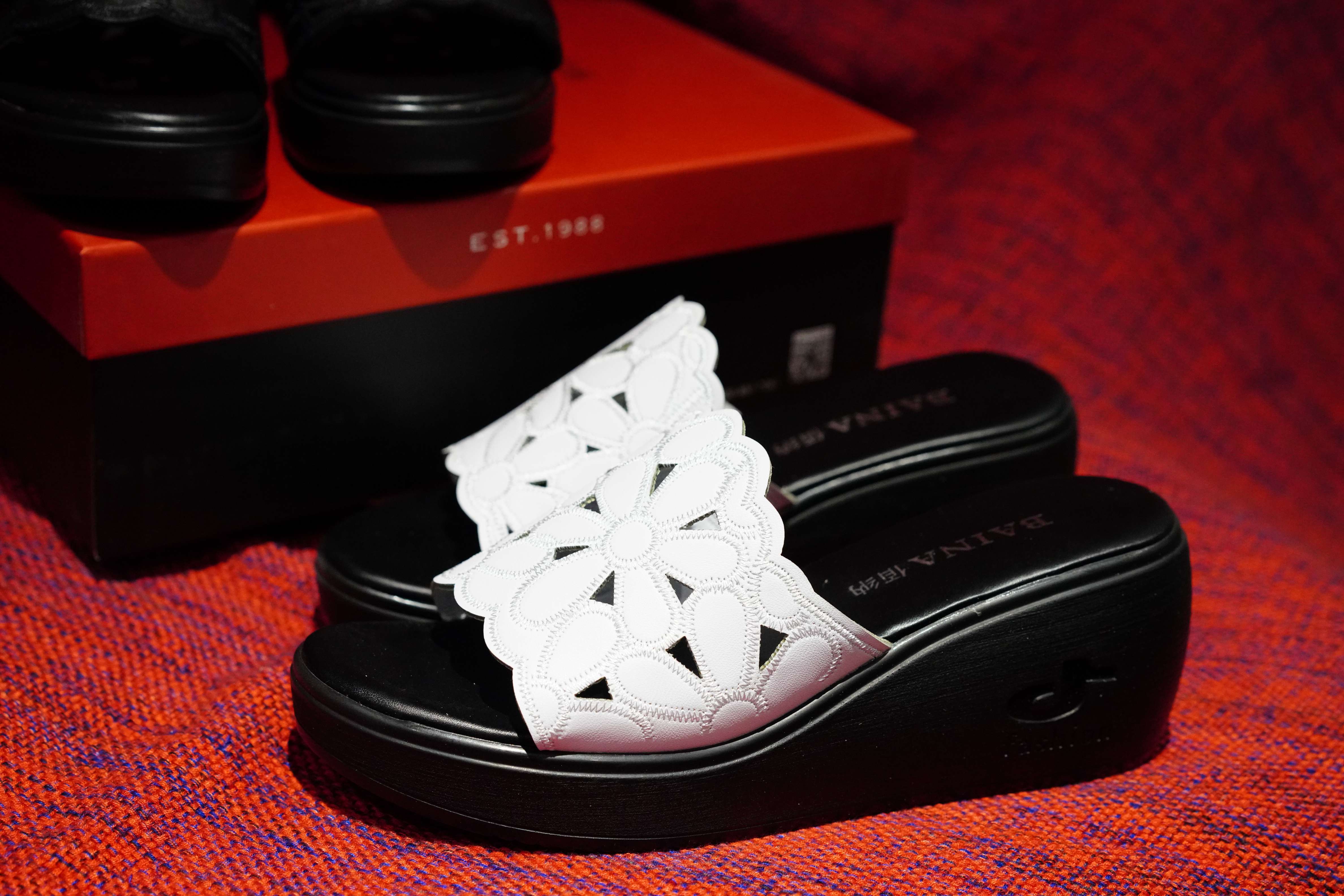 适合妈妈穿的百搭鞋子,妈妈穿什么鞋子最舒服耐穿