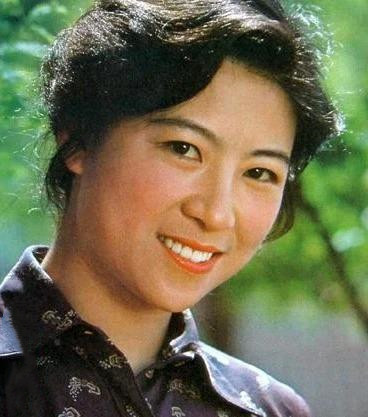 和丈夫携手到老，儿子是她的骄傲，72岁的王馥荔如今过得怎样？