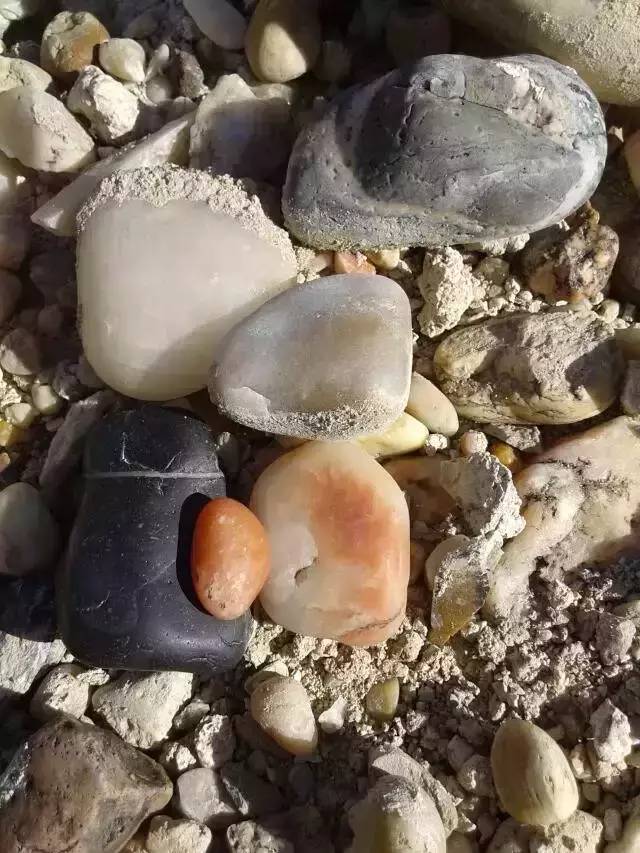 戈壁玉与戈壁石的区分,戈壁玉和戈壁石的区别