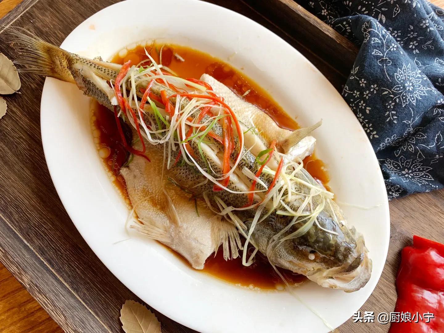 清蒸鱼好吃没有腥味的小窍门,怎么清蒸鱼不腥又入味