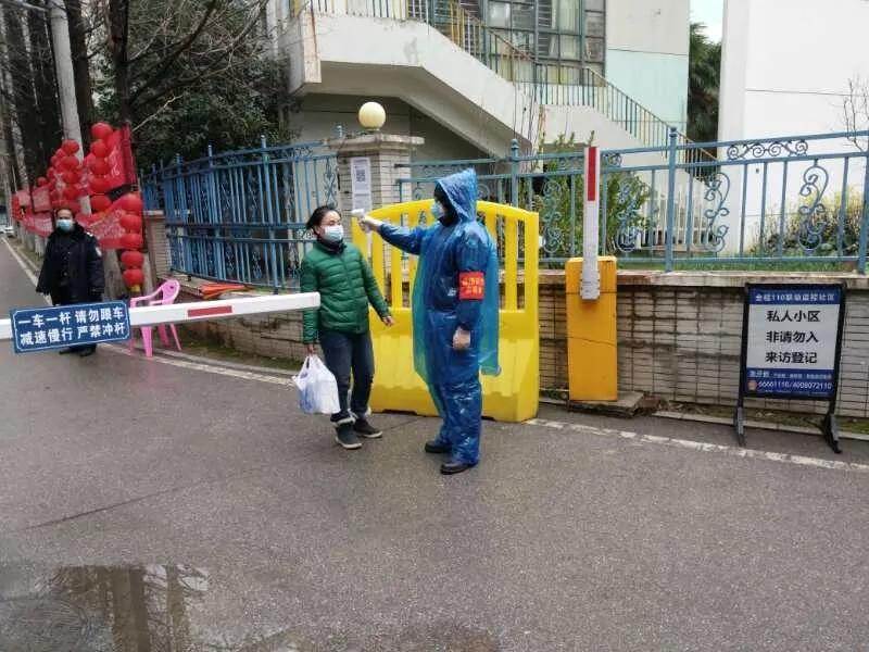 致敬在战疫一线的三位女民警,战疫队伍中有一群最美逆行者