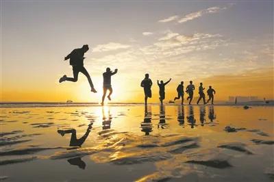 东戴河的海依然很美,东戴河是渤海湾吗