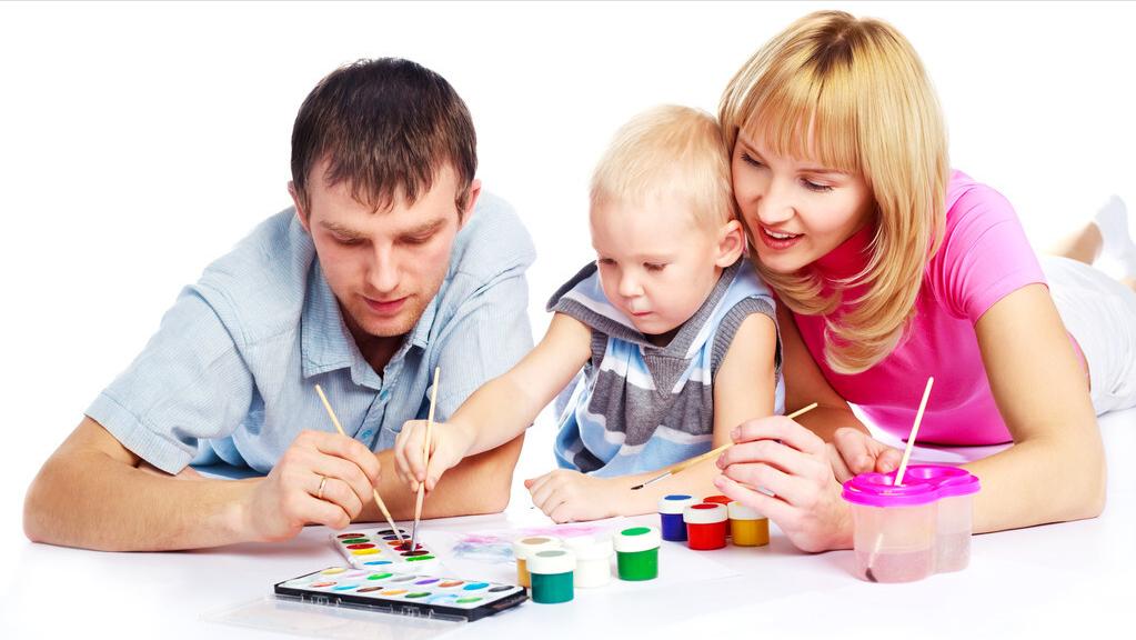 怎样看待小学校园门口家长为孩子背书包的现象？