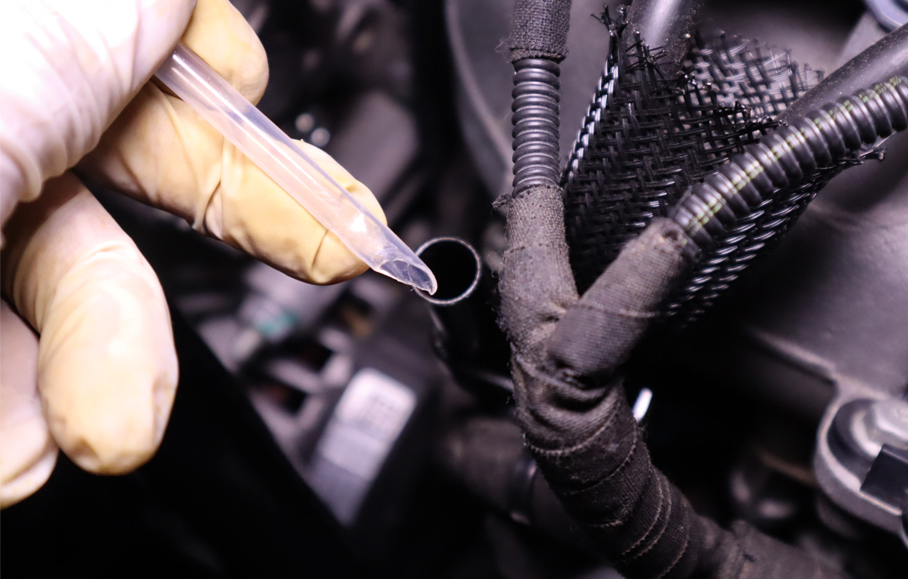 保养师傅普遍把机油加多吗,抽机油和放机油对比哪个更好