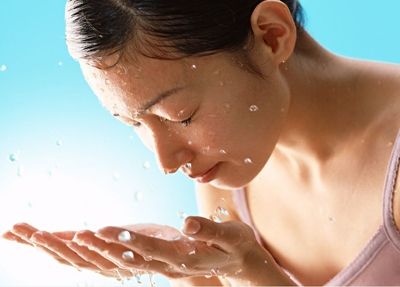 护肤从早晚冷水洗脸开始,洗脸先用热水再用冷水咋样