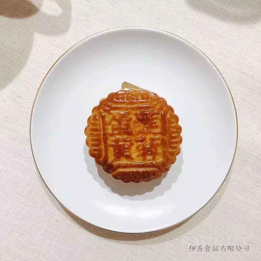 中秋未到,月饼先到,蒙自月饼大量上市,有698、36、24元不等...