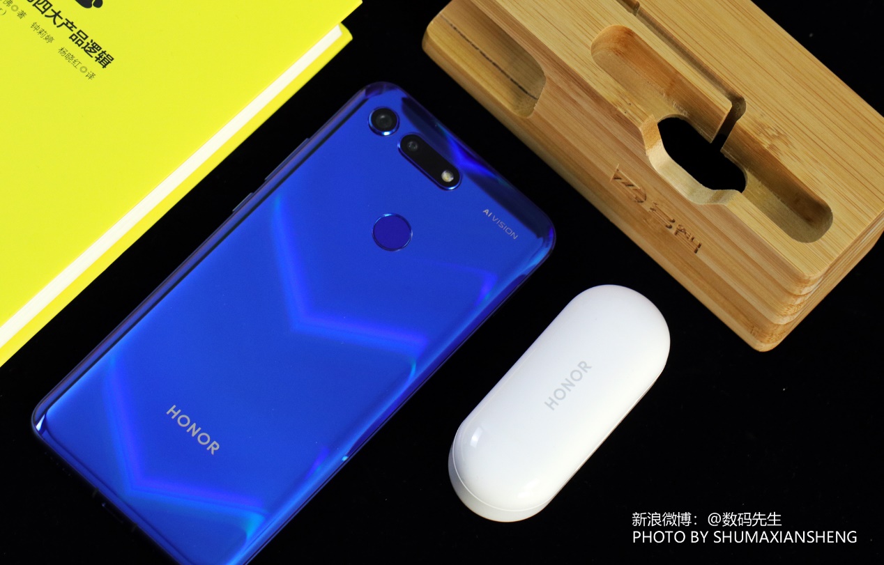 荣耀蓝牙耳机flypods3与青春版,荣耀无线耳机flypods青春版海外