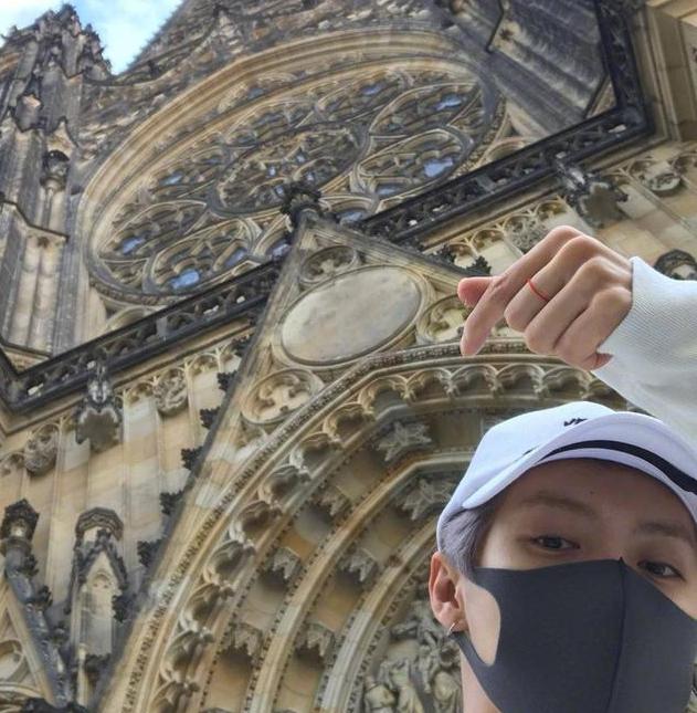 鹿晗关晓彤官宣戴的手表,鹿晗和关晓彤的戒指