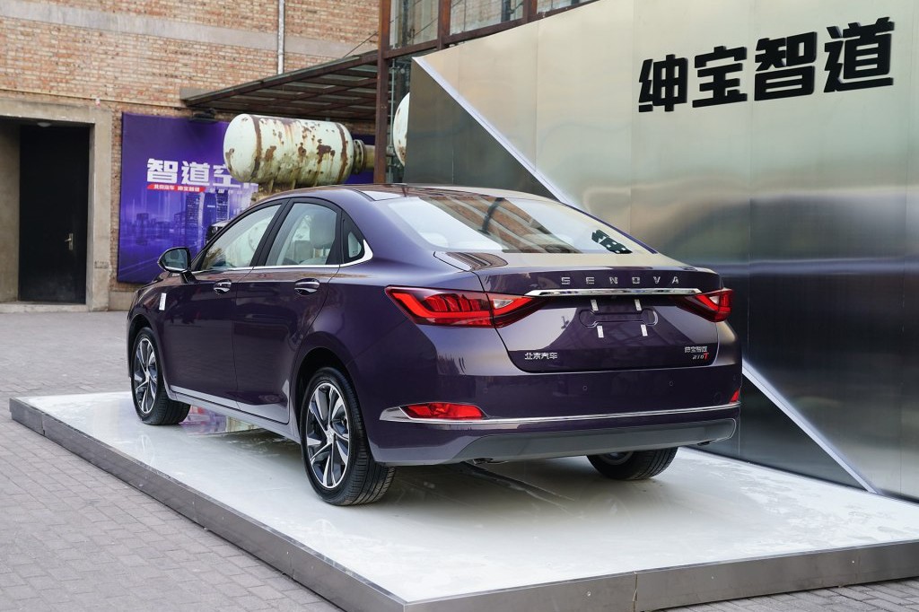 绅宝智道跟长安cc哪个好,12万买长安睿骋cc值吗