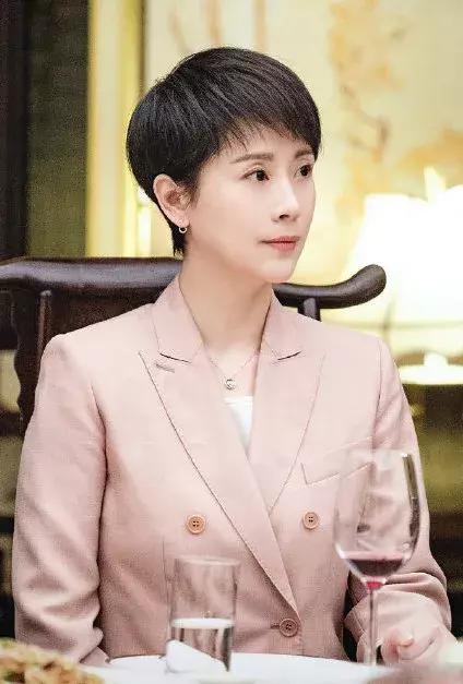 小欢喜王一笛衣品,小欢喜三位妈妈着装