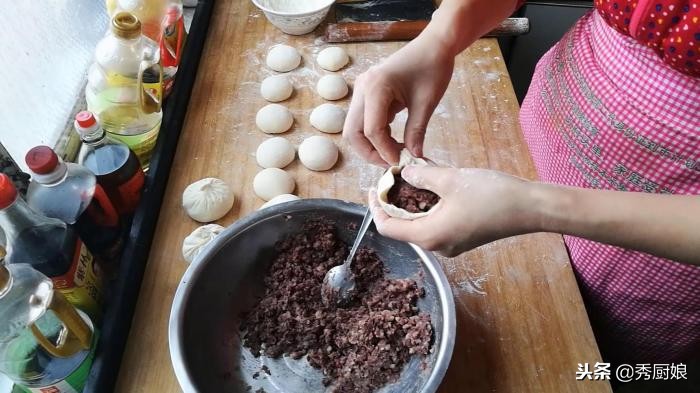 红豆别熬粥喝了，教你粘豆包新做法，营养解馋，出锅全家抢着吃