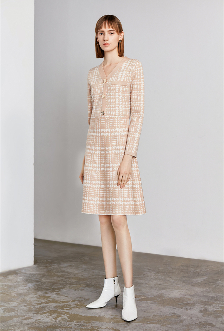 又美又飒又霸气针织连衣裙冬款,又美又飒露背连衣裙