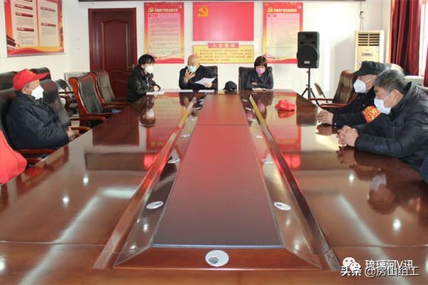 先锋之歌|一边防疫,一边买菜、卖菜的“奇怪”村书记