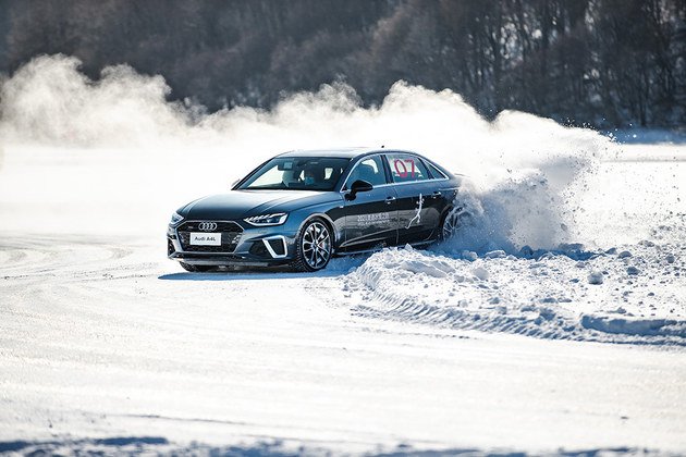 冰面爬坡a4,奥迪a4l四驱加速比赛