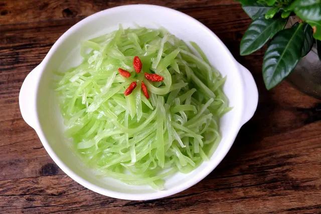 莴笋是焯水好还是直接炒,莴笋不要焯水和直接炒了教你一招