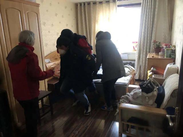 90后经典歌曲,90后行长静姐创业的直播间