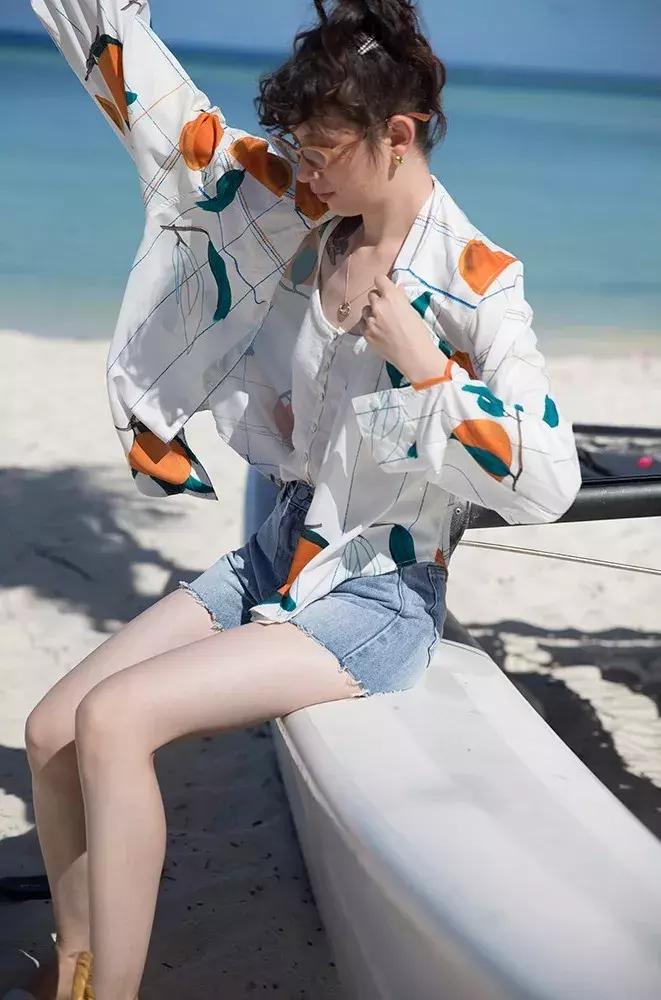 碎花衬衫和白衬衫哪个更好看,雪纺衬衫女夏季碎花领妈妈款