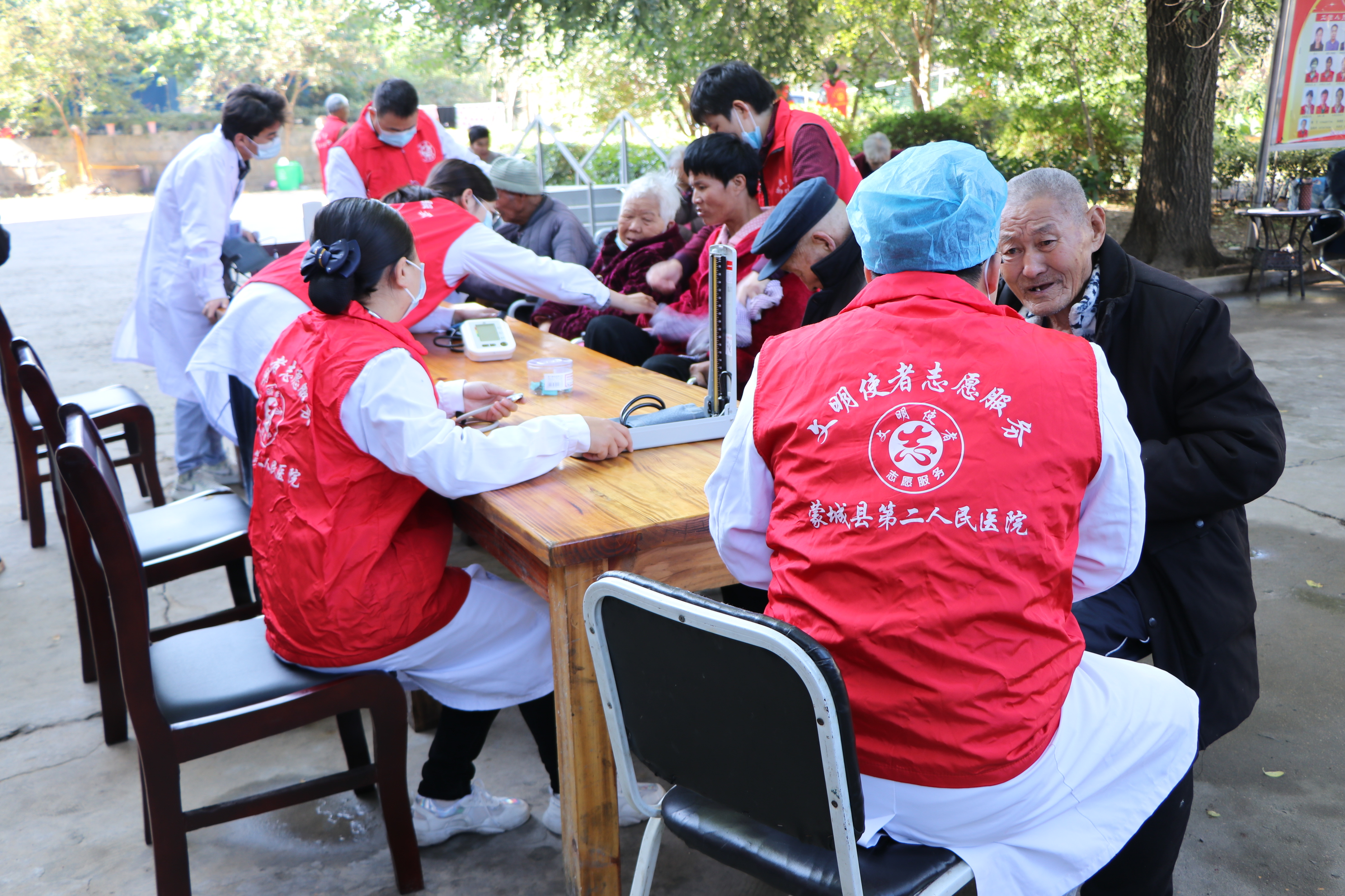 爱老敬老情暖重阳的爱心活动,九九重阳节浓浓敬老情活动记录