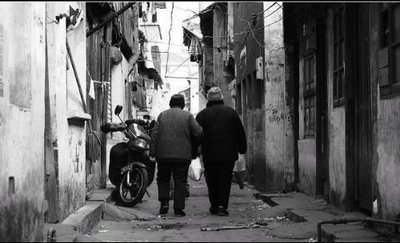 天堂路黑,等我!儿女擦干眼泪高高兴兴送走了父母