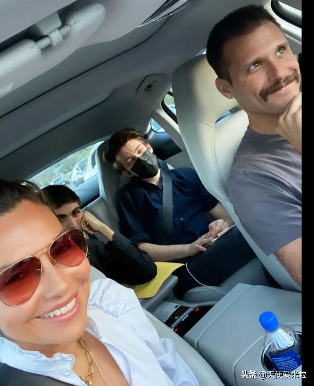 梅根福克斯与继子相处愉快,梅根福克斯为什么和前夫离婚