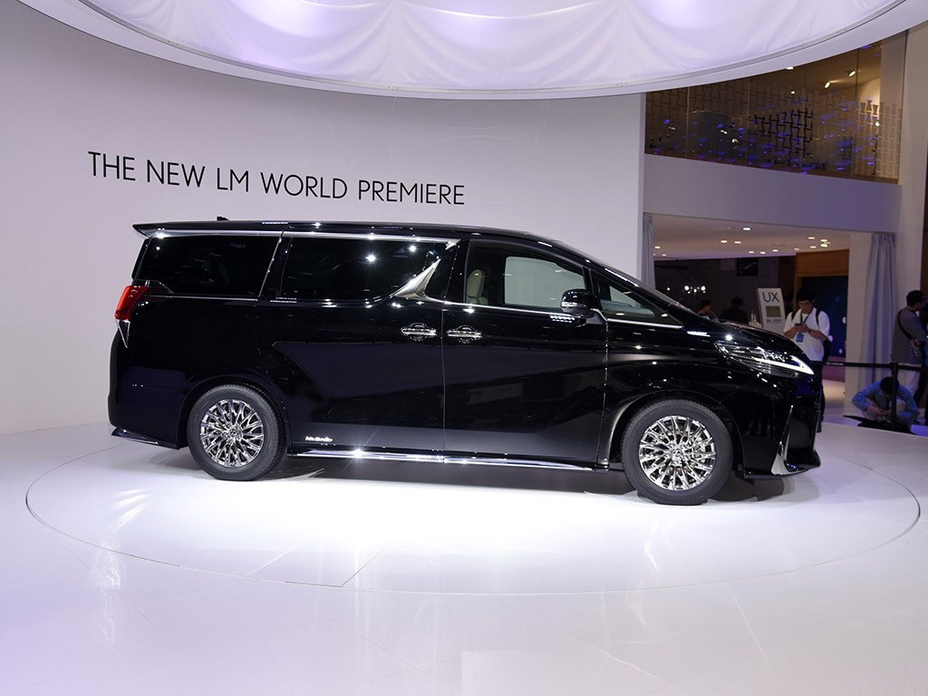 雷克萨斯向自家加价王发起挑战，网友：这波操作太6了