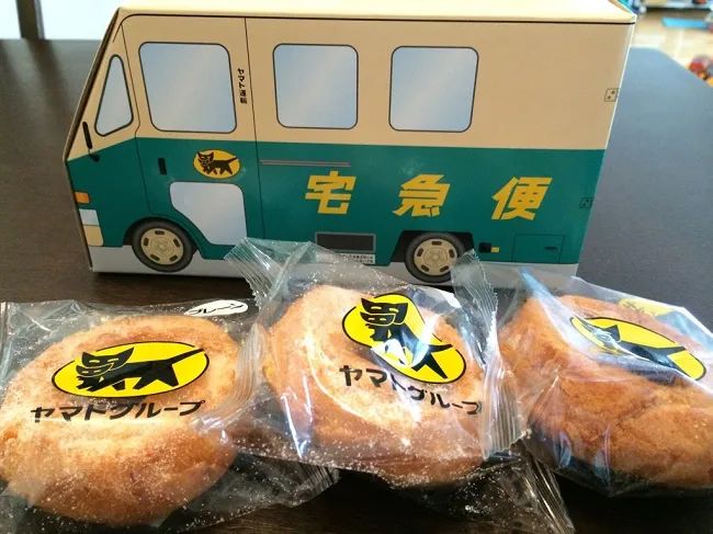 日本快递女员工,日本女快递员工作细节