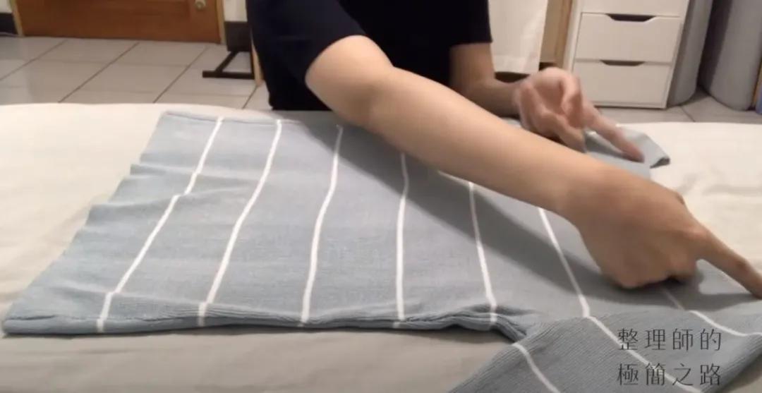 收纳师教你折衣服,折厚衣服的收纳方法