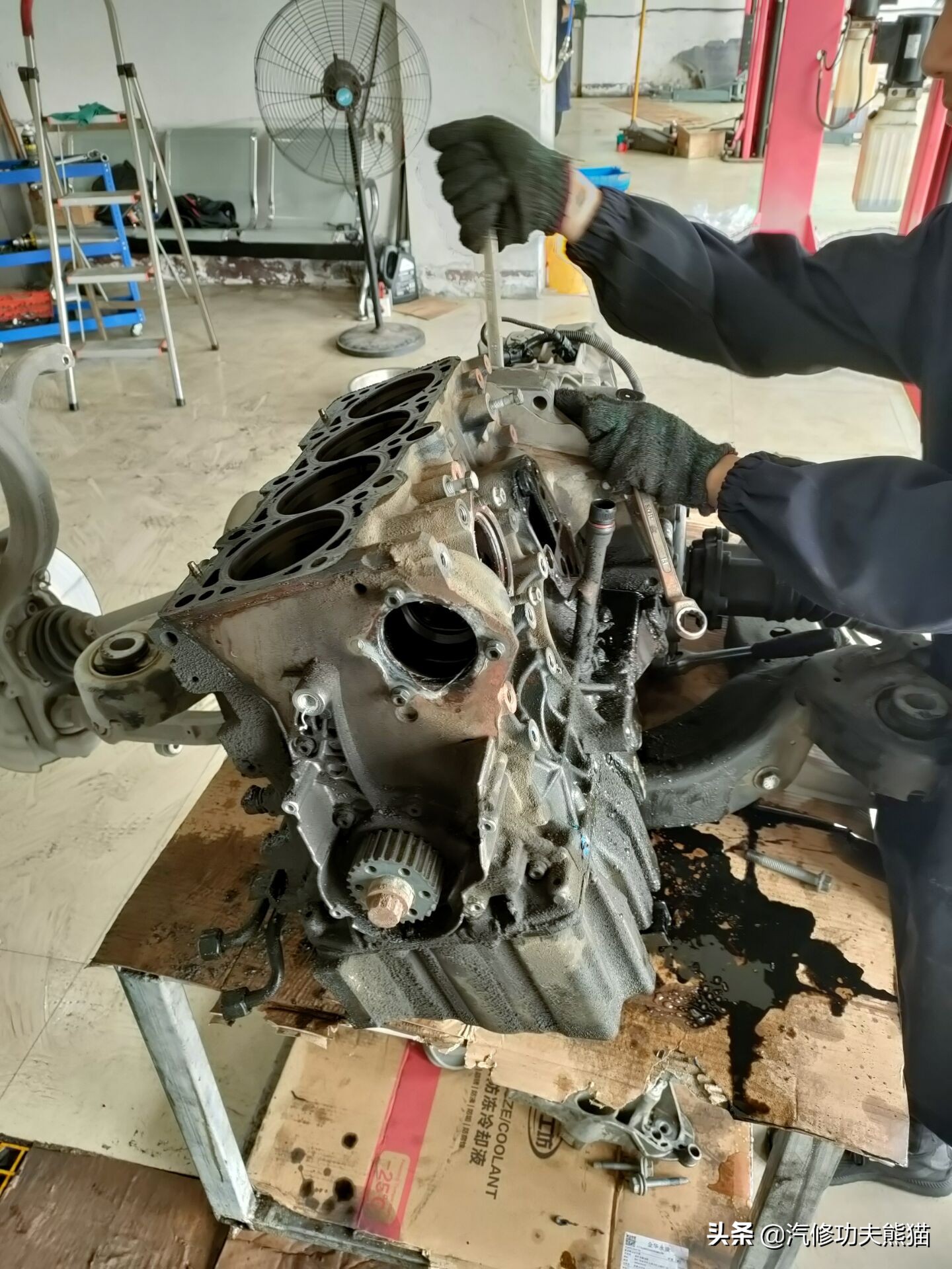 10年奥迪a6l2.0t烧机油维修,奥迪a6l2.0t烧机油吗